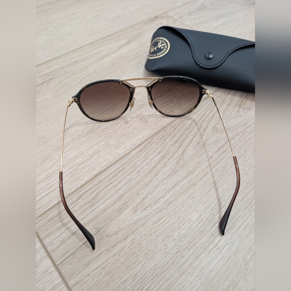 Ray-Ban Round Sunglasses with Case - Picture 4 of 9